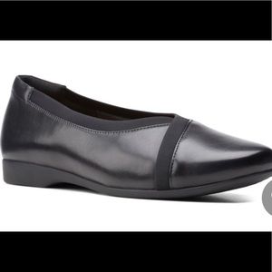 Flat and super comfy  women’s shoe.